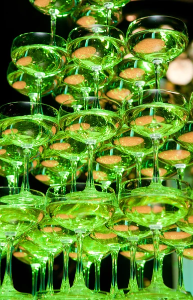 Pirâmide de copos de champanhe — Fotografia de Stock