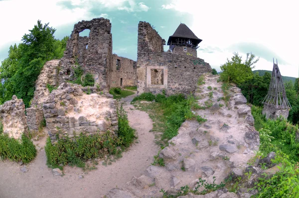 Slottet i byn nevicke i transcarpathia — Stockfoto
