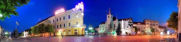 Вечерний вид на ратушу Мукачево — стоковое фото