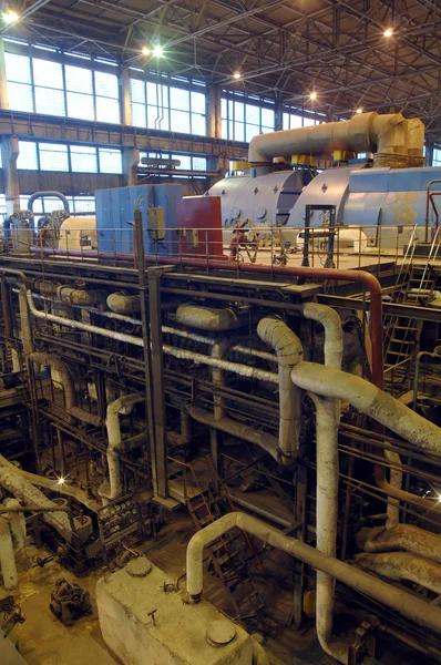 Ångturbin, maskiner, rör på ett kraftverk — Stockfoto