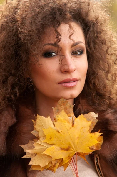 Woman with leaves of the tree — Stock Photo, Image