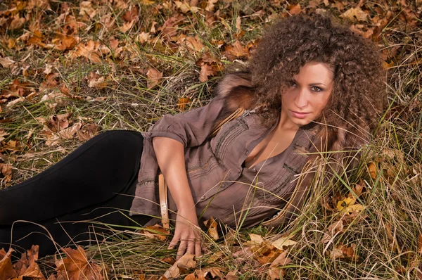 Portrét venku krásný barevný podzim módní ženy — Stock fotografie
