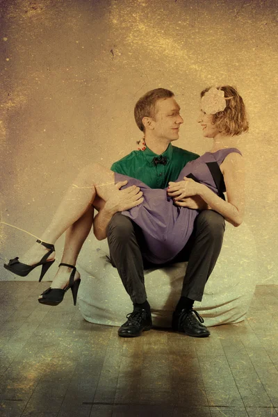 Retro-Image mit schönen jungen Mann und Frau — Stockfoto