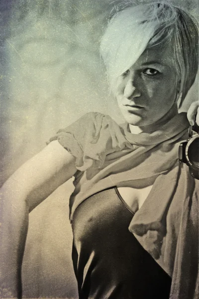 Art porträtt med vacker ung kvinna — Stockfoto