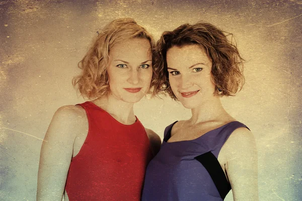 Imagem vintage com duas mulheres jovens beleza — Fotografia de Stock