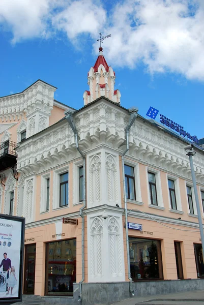 Um fragmento de um edifício antigo, Ekaterinburg, Rússia — Fotografia de Stock