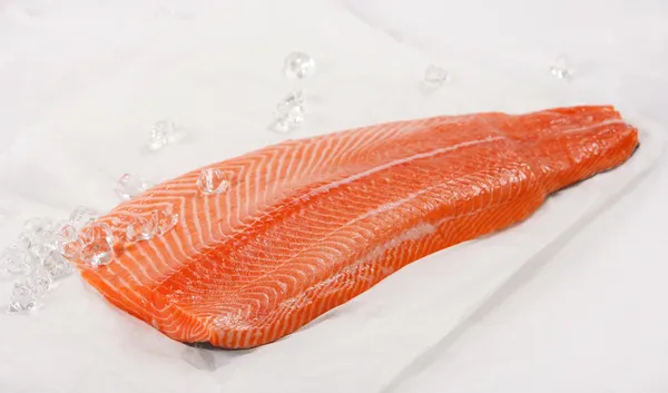 Filetto di salmone crudo fresco — Foto Stock
