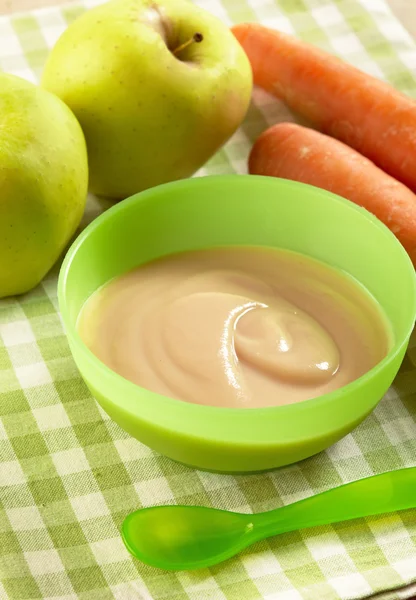 Apple and carrot puree — Stock Photo, Image