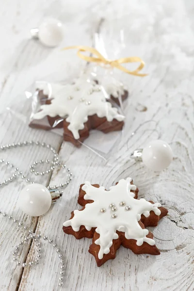 Pepparkakor och jul dekorationer — Stockfoto