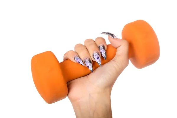 Kvindelig hånd med manicure holder håndvægt isoleret - Stock-foto