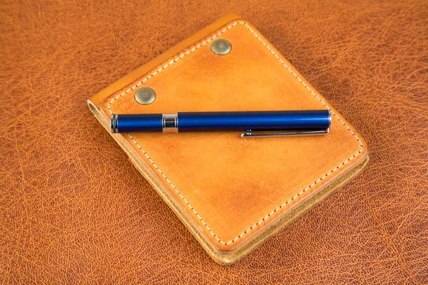 Leather organizers and fountain pen — Stock Photo, Image