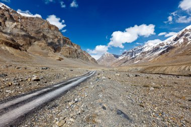 Himalayalar 'da yol