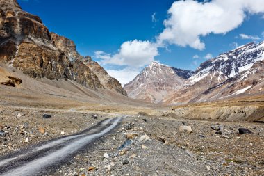Himalayalar 'da yol