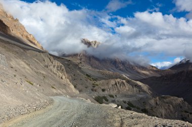 Himalayalar 'da yol