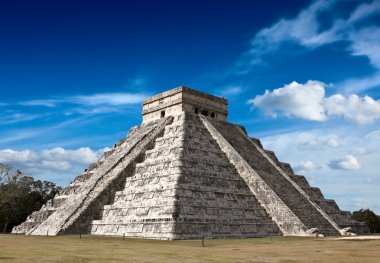 Mayan pyramid in Chichen-Itza, Mexico clipart