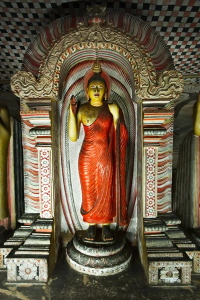 Antigua imagen de Buda en las cuevas del Templo de Dambulla Rock, Sri Lanka —  Fotos de Stock