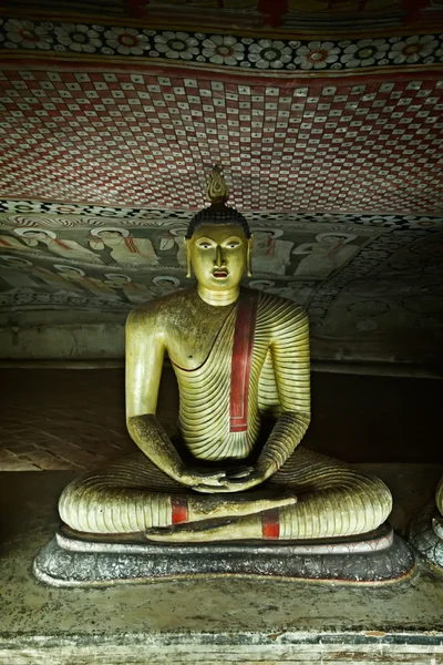 Imagem de Buda antiga em cavernas do Templo de Dambulla Rock, Sri Lanka — Fotografia de Stock