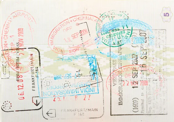Сторінка паспорта з імміграційними марками — стокове фото