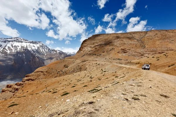 Дорога в Гималаях — стоковое фото