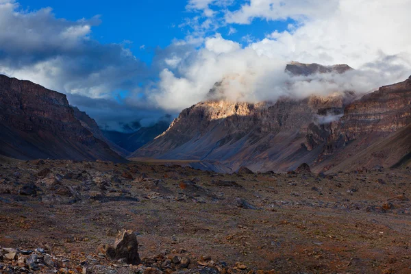 Günbatımı Himalayalar. Spiti Vadisi — Stok fotoğraf