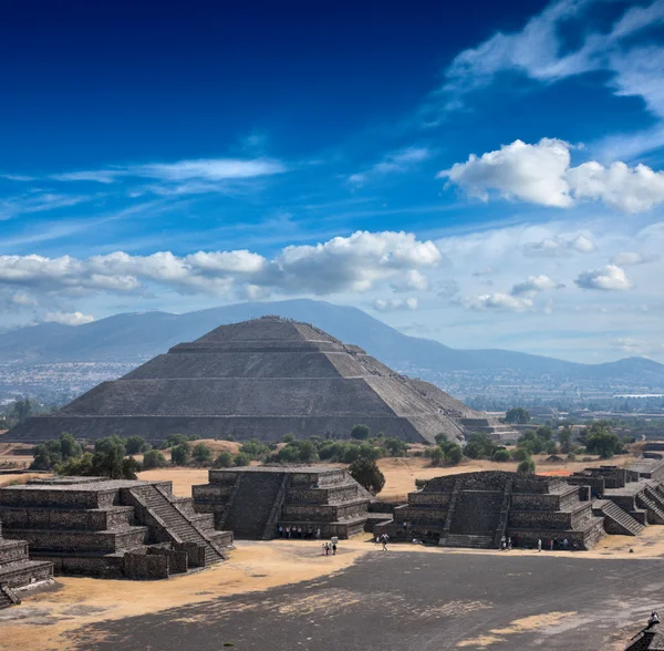 Teotihuacan pyramiderna — Stockfoto