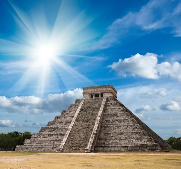 Πυραμίδα των Μάγια στην Τσίτσεν-Ίτζα του Μεξικού — Φωτογραφία Αρχείου