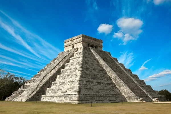 Mayan piramis Chichen-Itza, Mexikó — Stock Fotó