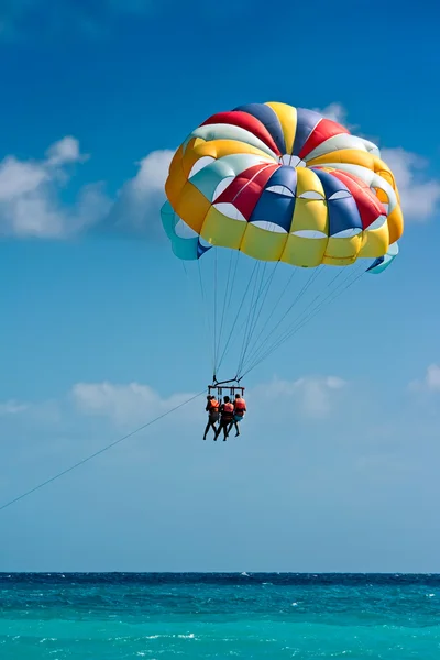 Parasailing in beach — Stock Photo, Image