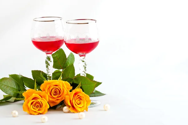 葡萄酒与红玫瑰 — 图库照片