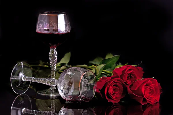 Vino con rosa roja — Foto de Stock