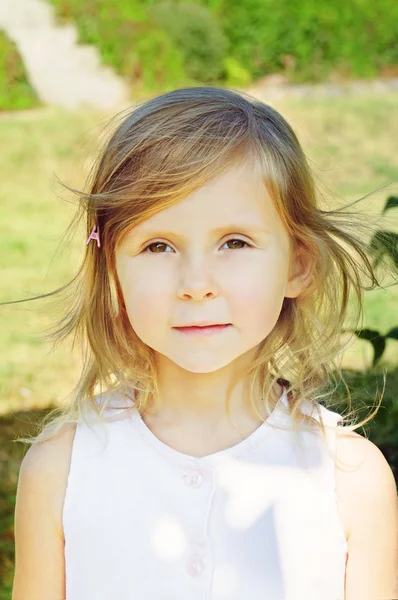 Cinco anos de idade menina — Fotografia de Stock