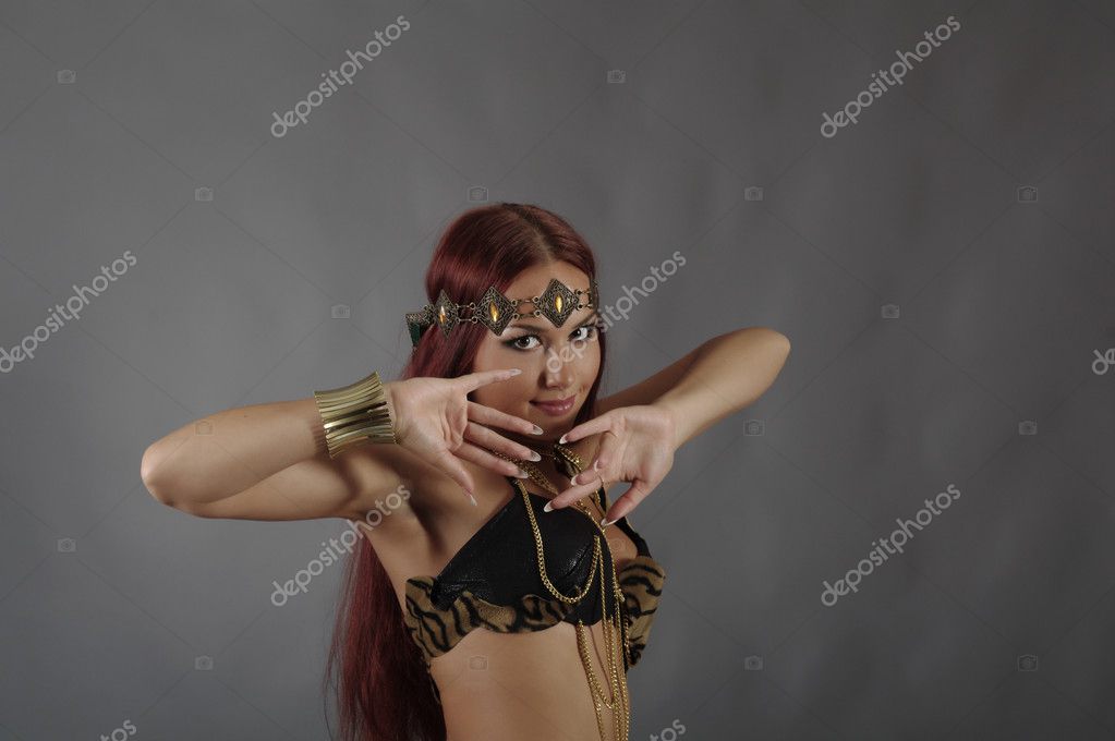 Femme guerrière de femme sauvage sexy Amazone .en \u2014 Image de
