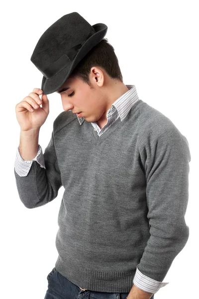 Pohledný mladý muž černý klobouk. samostatný — Stock fotografie