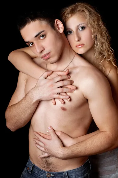 Porträt eines leidenschaftlichen jungen Paares. isoliert — Stockfoto