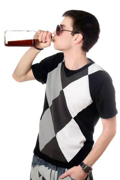 Bir şişe ile genç adam — Stok fotoğraf
