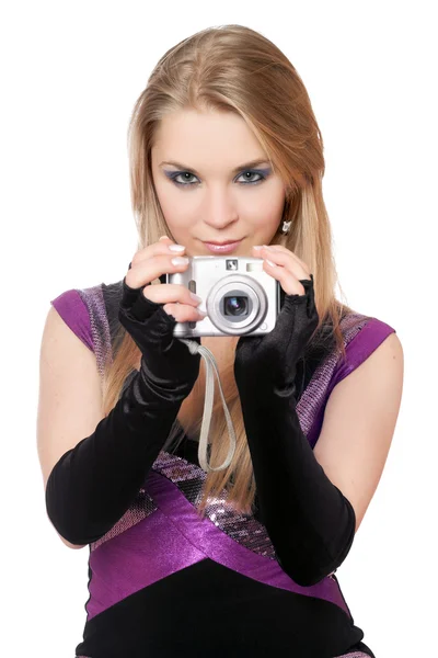 Mladá atraktivní blondýnka drží fotoaparát fotografie. samostatný — Stock fotografie