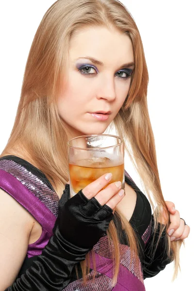 Σέξι Νεαρά ξανθιά με ένα ποτήρι ουίσκι — Φωτογραφία Αρχείου