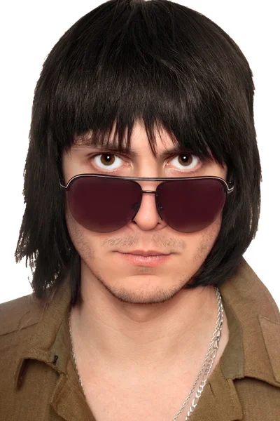 Портрет молодої людини в сонцезахисних окулярах — стокове фото