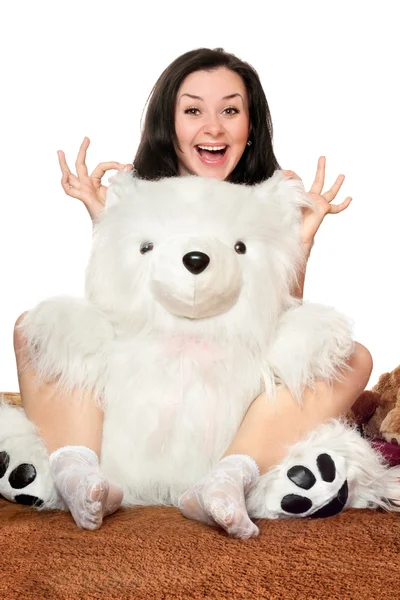 Menina alegre brinca com um urso de pelúcia — Fotografia de Stock