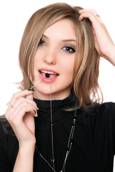 Portret van mooi meisje met een parel in haar mond — Stockfoto