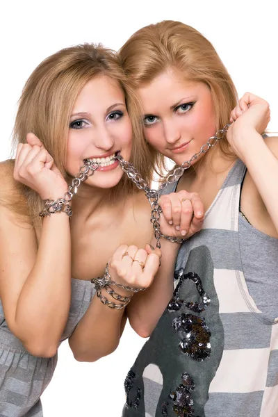 Two playful young women bound a chain — Stock Photo, Image