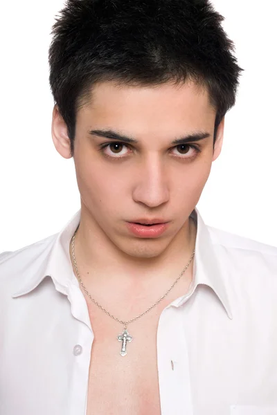 Retrato de close-up de homem jovem em uma camisa branca — Fotografia de Stock