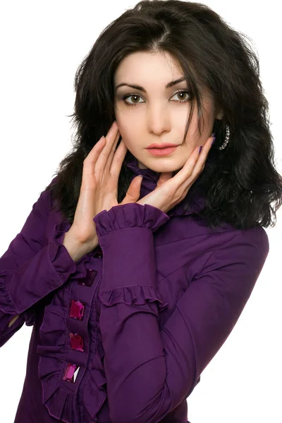 Retrato de una mujer joven y bonita con una chaqueta morada —  Fotos de Stock