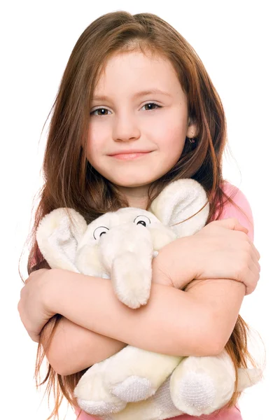 Retrato de uma menina sorridente com um elefante de pelúcia — Fotografia de Stock