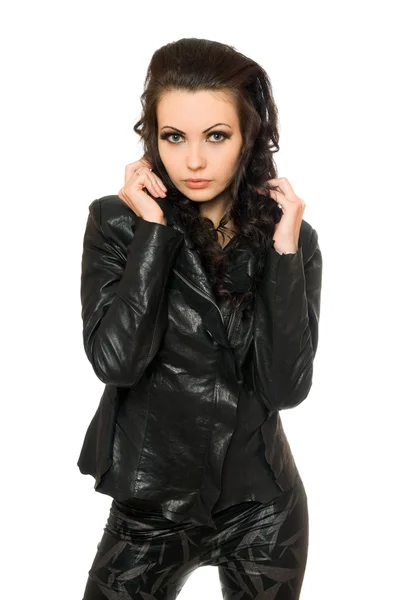 Портрет красивой женщины в черной одежде — стоковое фото