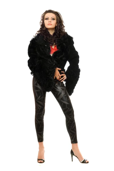 Bella giovane bruna in cappotto nero e leggings — Foto Stock