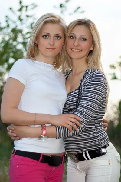Portrait of two smiling beautiful young women — Stock Photo, Image