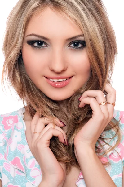 Zbliżenie portret uśmiechający się Młoda blondynka. na białym tle — Zdjęcie stockowe