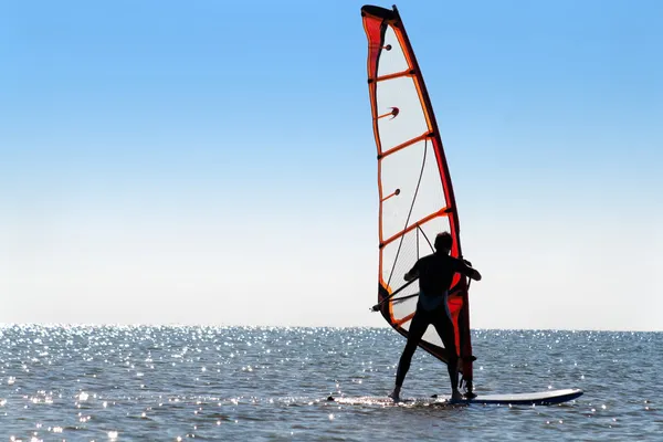 Silhouette di un windsurfer — Foto Stock