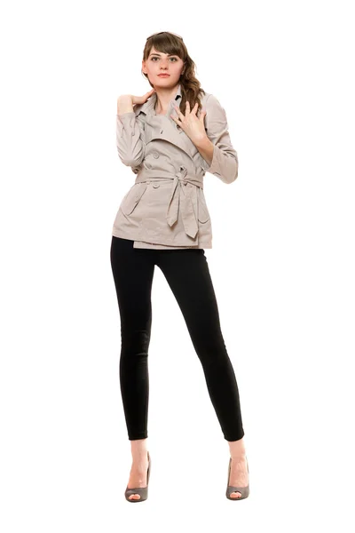 Charmante jonge vrouw dragen van een jas — Stockfoto